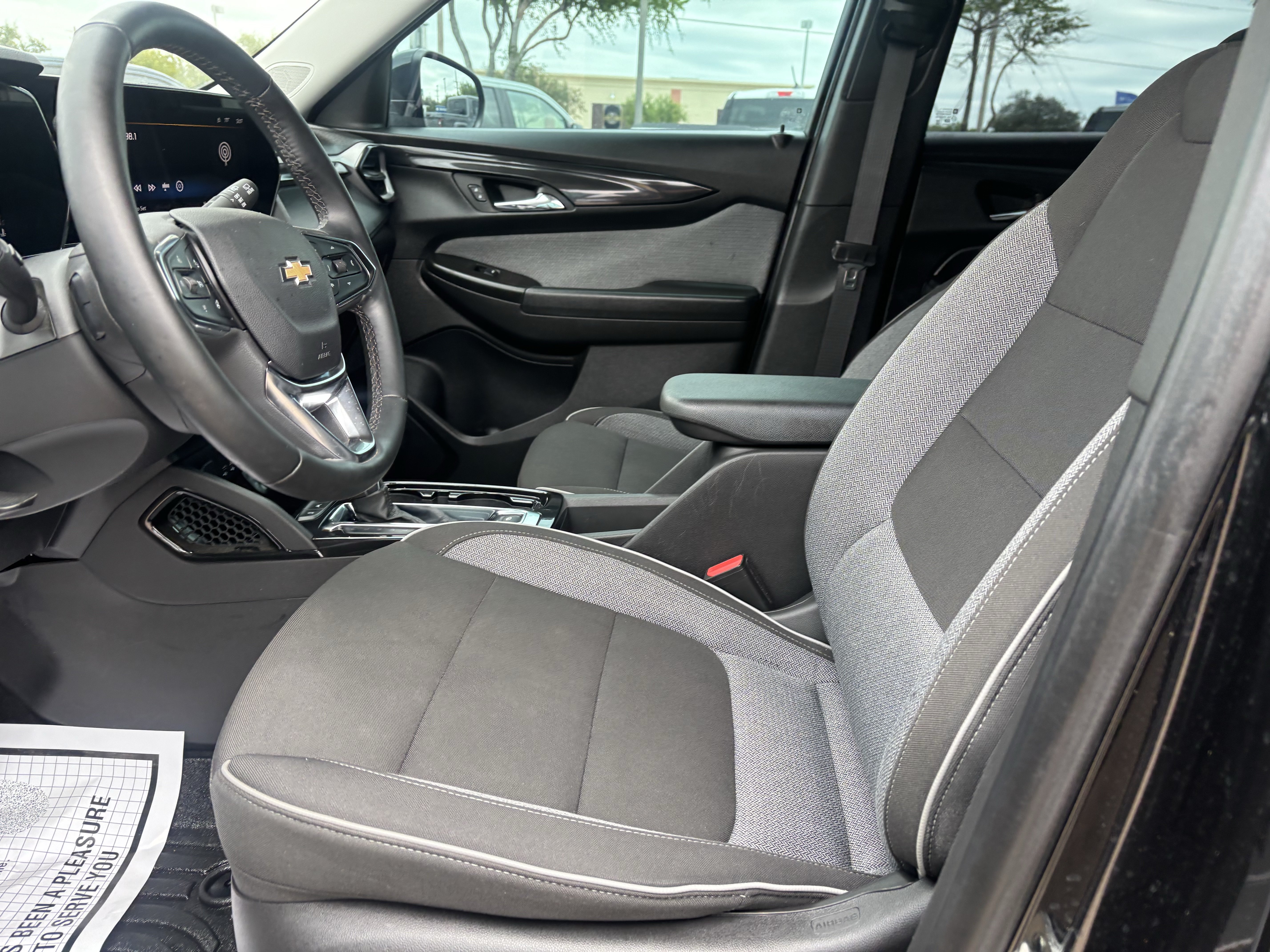 Used 2025 Chevrolet TrailBlazer LT w/ Convenience Package FWD image 9