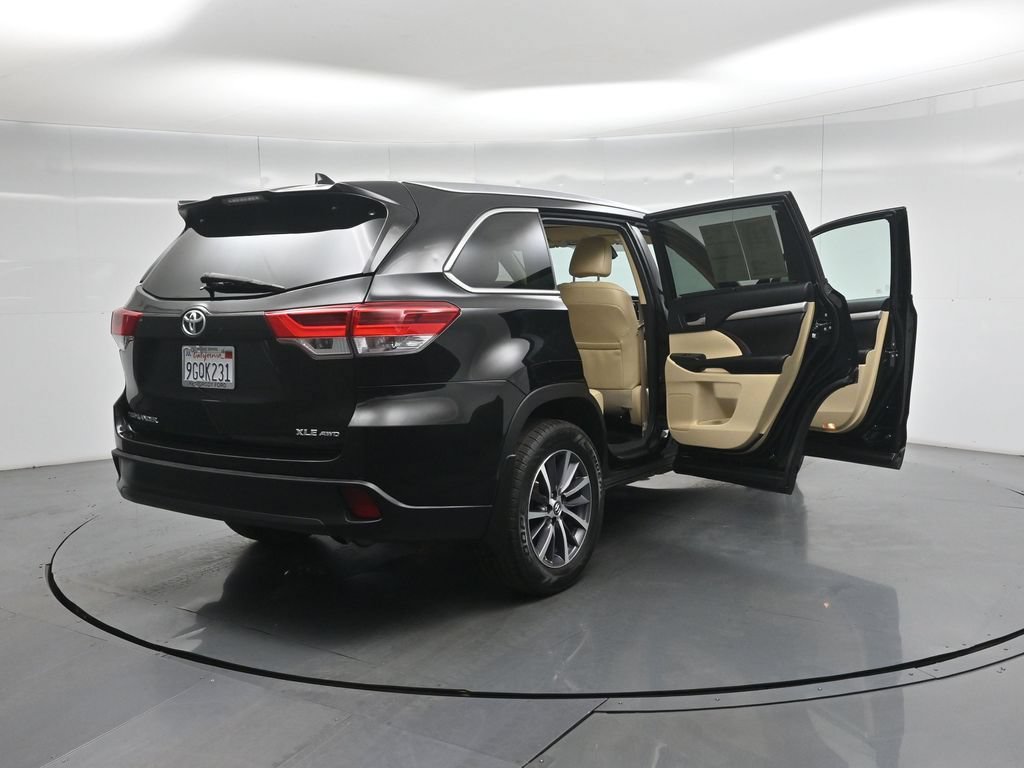 Used 2018 Toyota Highlander XLE AWD/4WD image 4