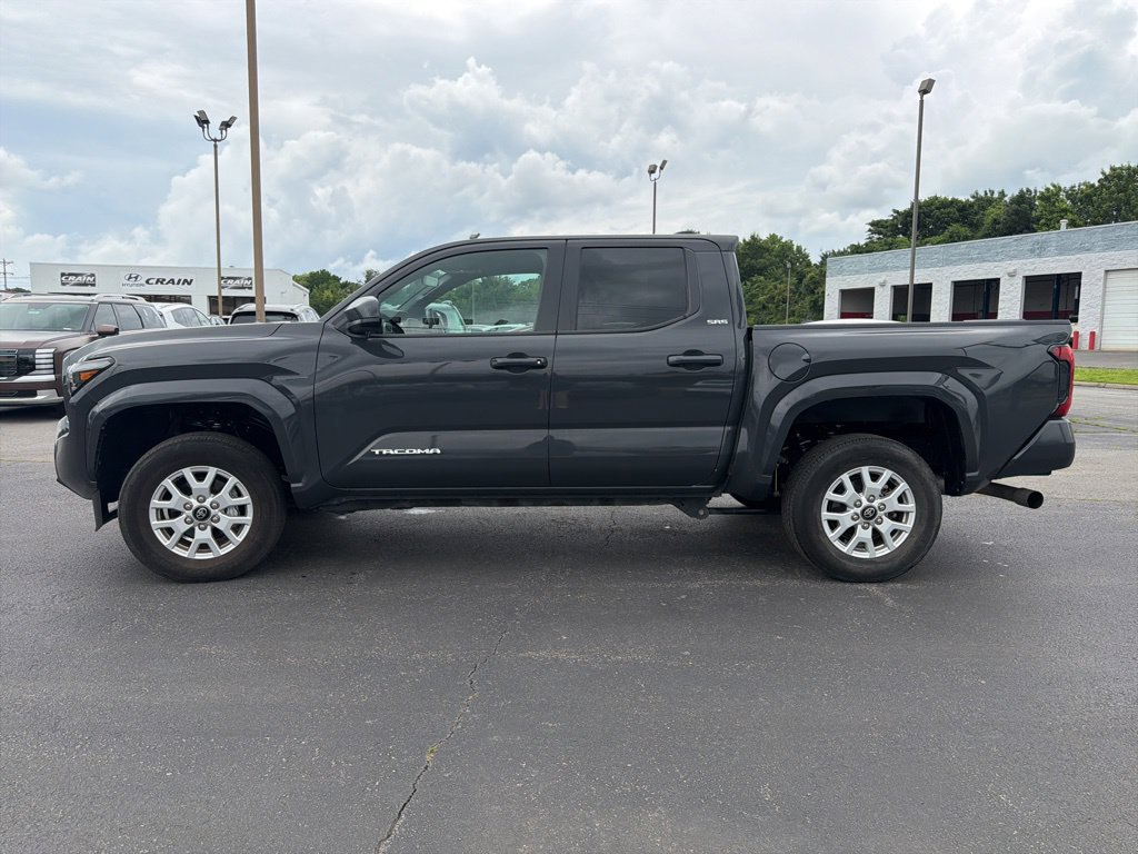 Used 2025 Toyota Tacoma SR5 AWD/4WD image 11
