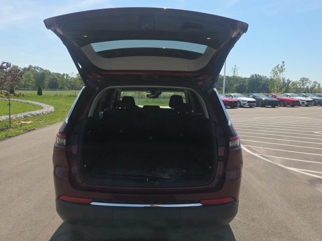 Used 2023 Jeep Grand Cherokee L Laredo w/ Luxury Tech Group I AWD/4WD image 9