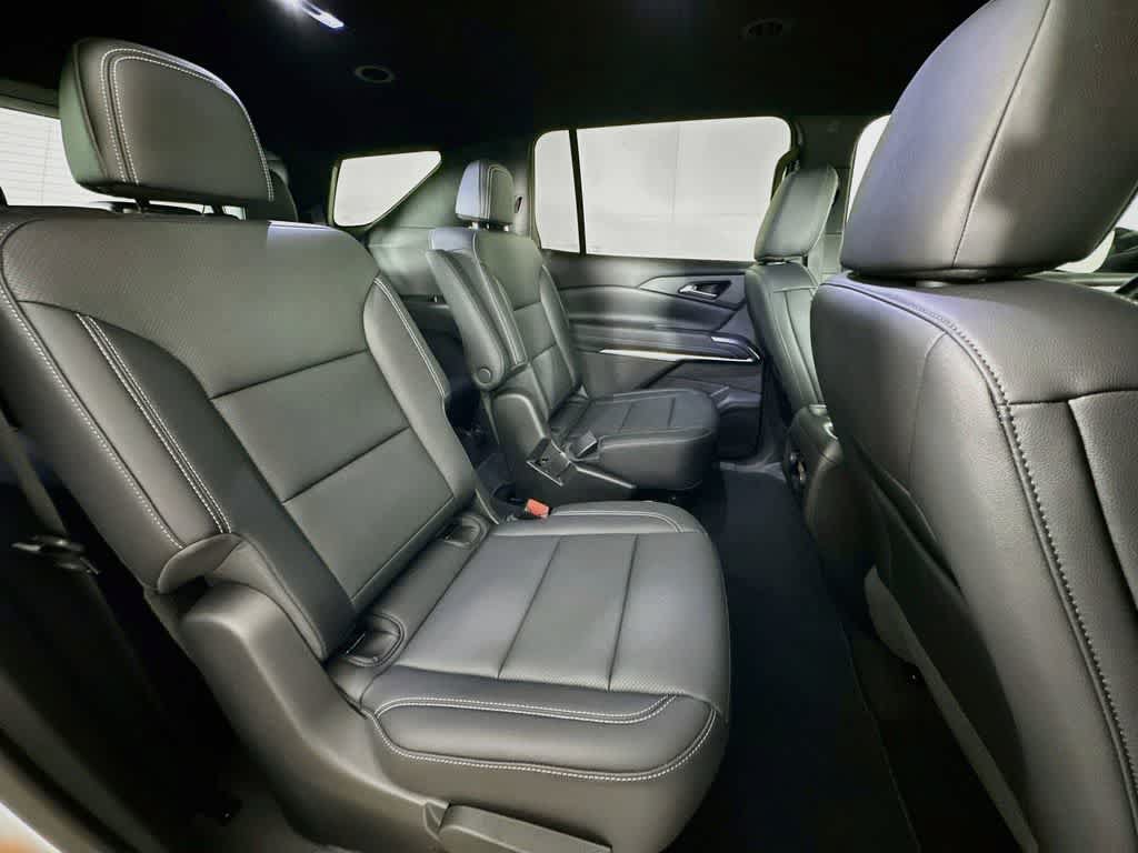 Used 2025 Chevrolet Traverse LT w/ Driver Confidence Package FWD image 33