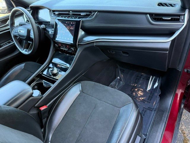 Used 2023 Jeep Grand Cherokee Altitude AWD/4WD image 17