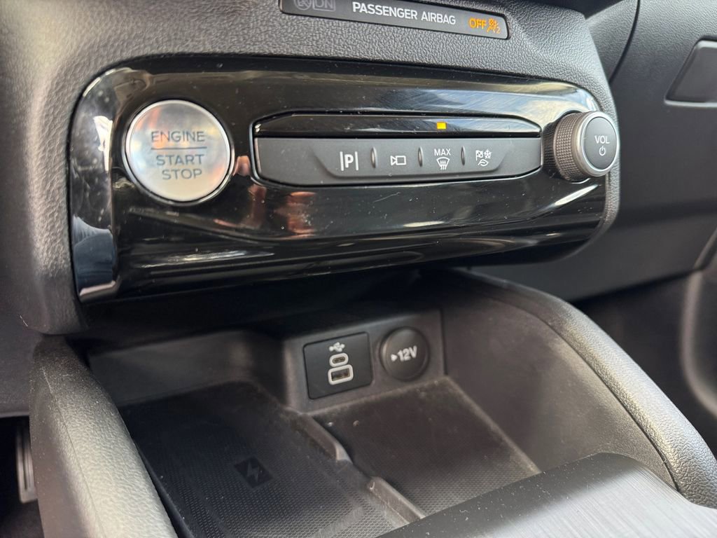 Certified 2024 Ford Escape Platinum w/ Premium Technology Package image 40