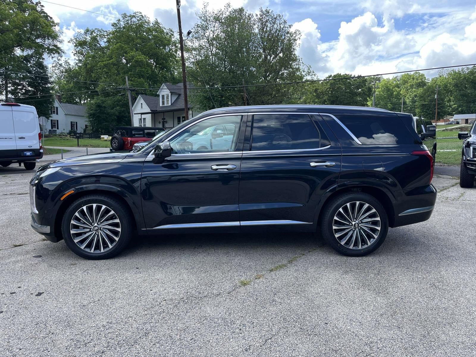 Used 2023 Hyundai Palisade Calligraphy w/ Cargo Package FWD image 6