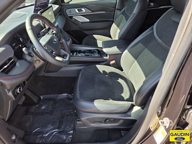 Certified 2025 Ford Explorer ST AWD/4WD image 11