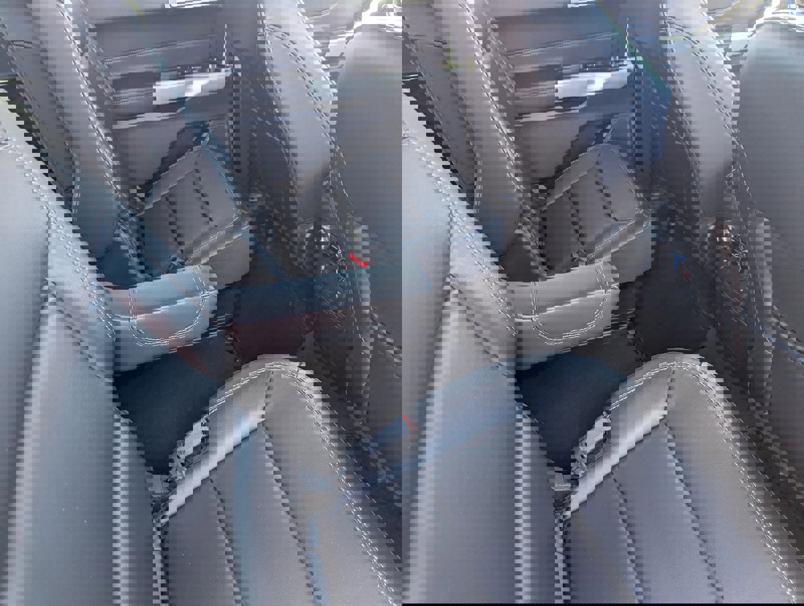 Certified 2022 Ford Explorer XLT w/ Equipment Group 202A image 14