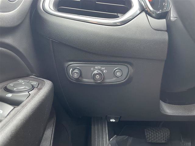 Used 2020 Chevrolet Equinox LT AWD/4WD image 16