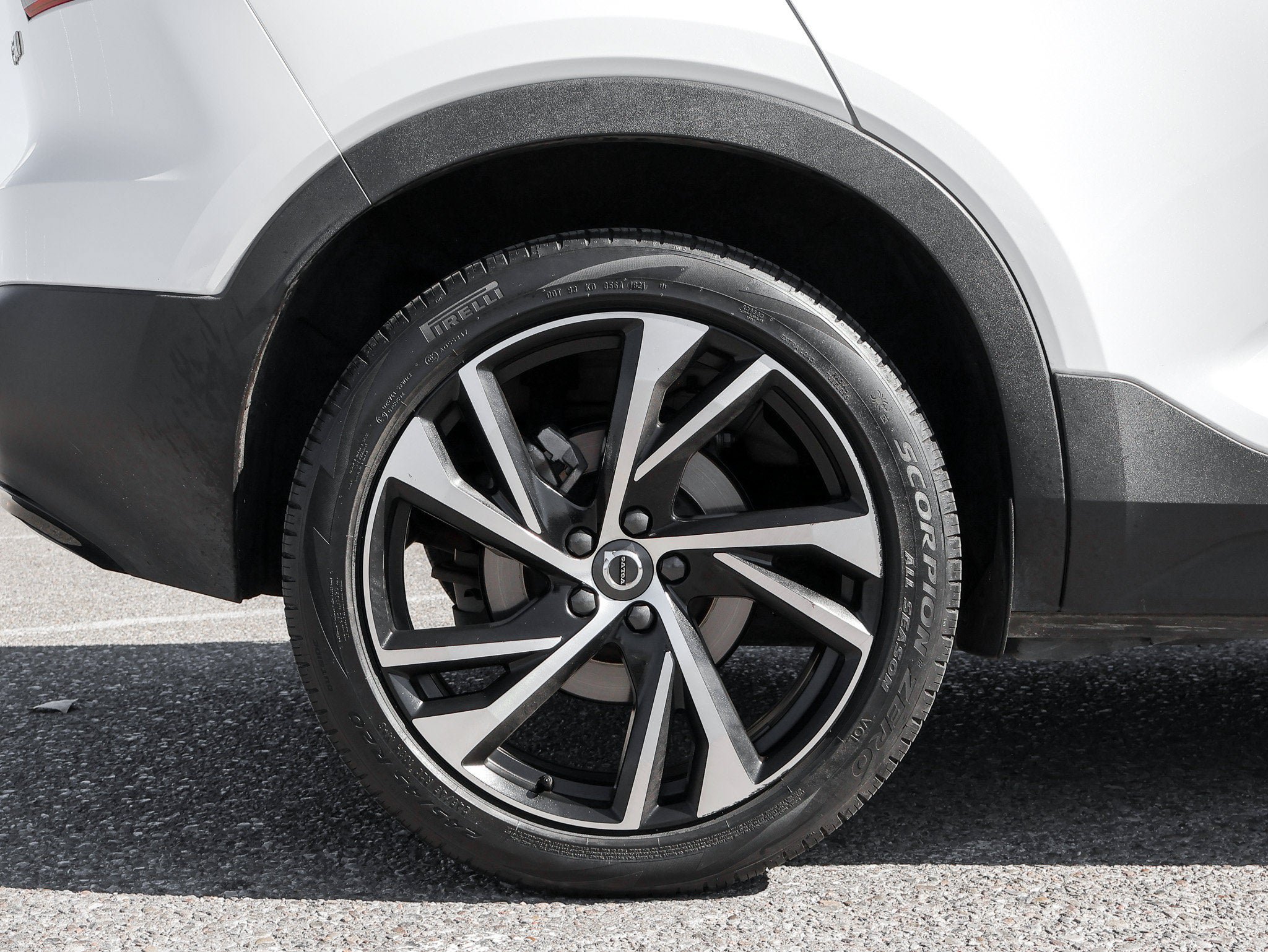 Used 2022 Volvo XC40 T5 R-Design AWD/4WD image 12