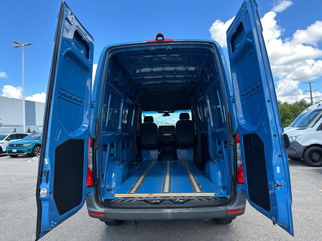Used 2024 Mercedes-Benz Sprinter 2500 image 13