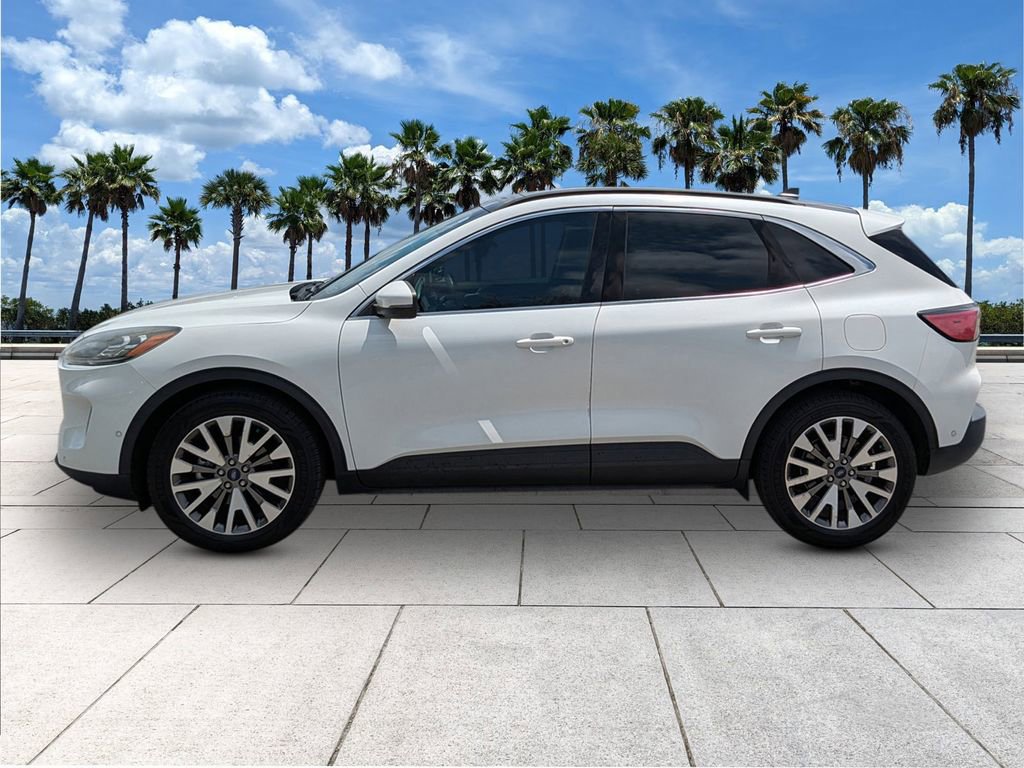 Certified 2020 Ford Escape Titanium w/ Titanium Premium Package 2.0 FWD image 4