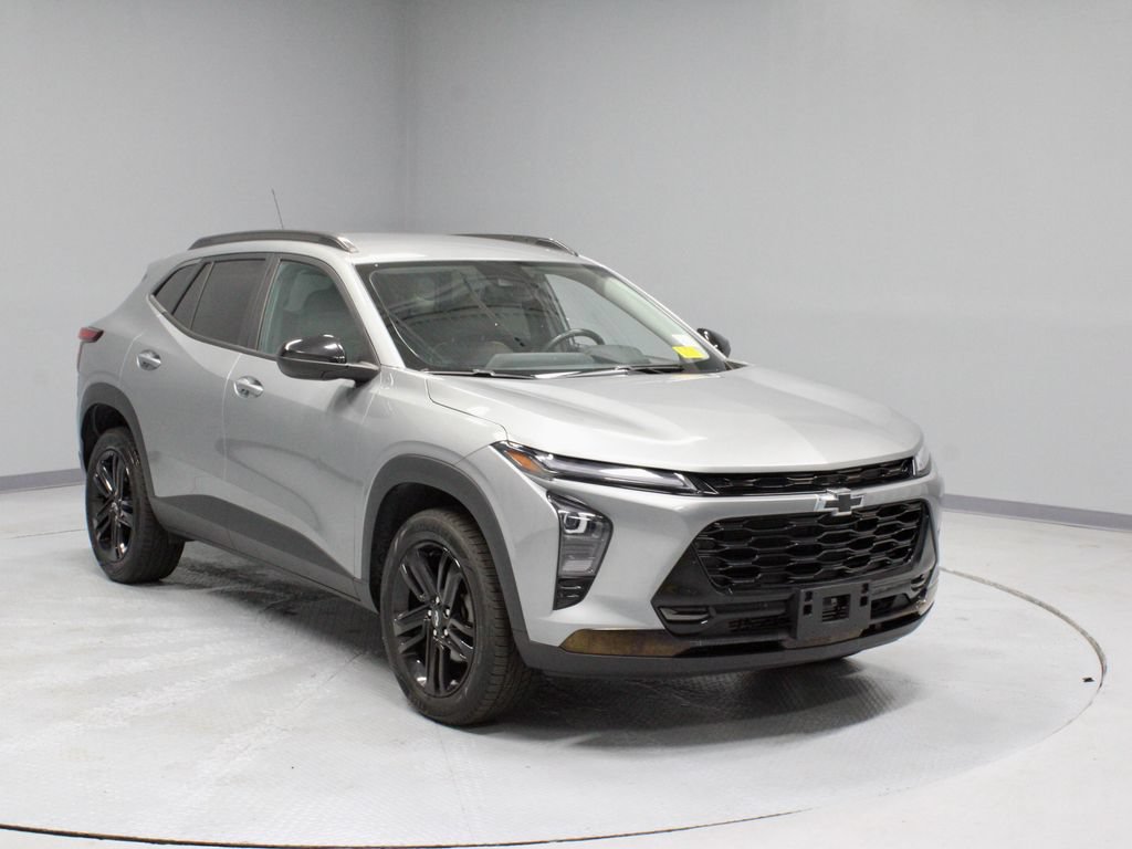 Used 2024 Chevrolet Trax ACTIV w/ Driver Confidence Package FWD image 1
