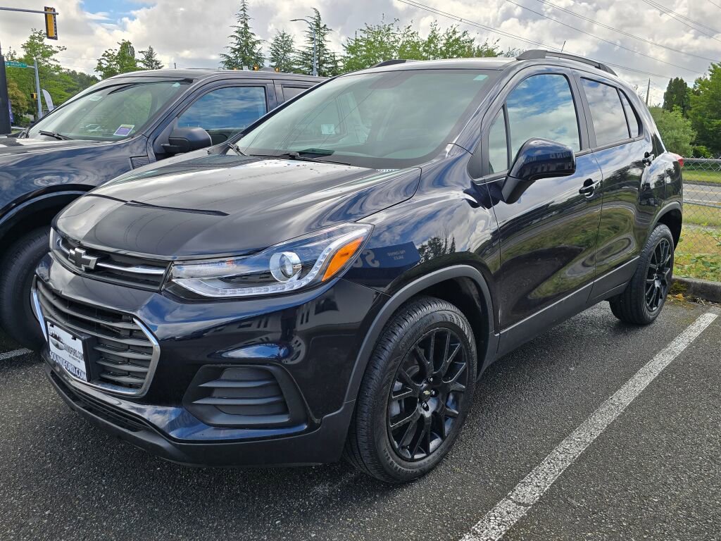 Used 2021 Chevrolet Trax LT w/ Premium Seat Package AWD/4WD image 1