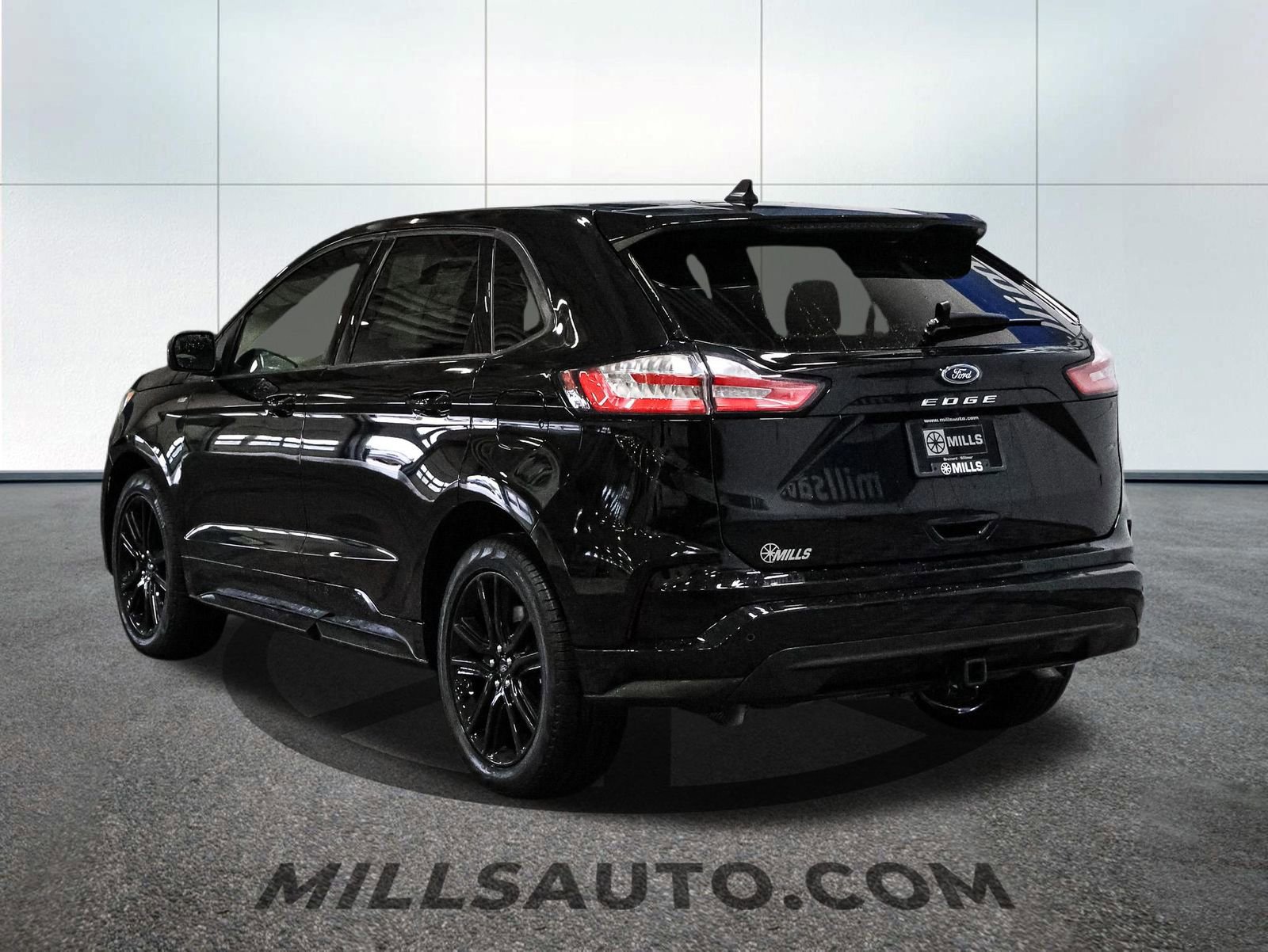 Certified 2024 Ford Edge ST-Line w/ Class II Trailer Tow Package AWD/4WD image 8