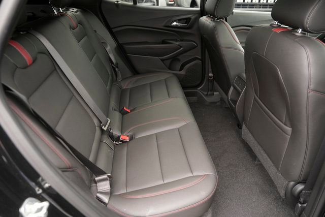 Used 2025 Chevrolet Trax RS w/ Sunroof Package image 16