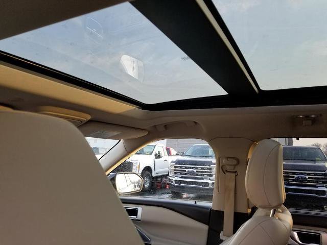 Certified 2020 Ford Explorer Platinum w/ Premium Technology Package image 21