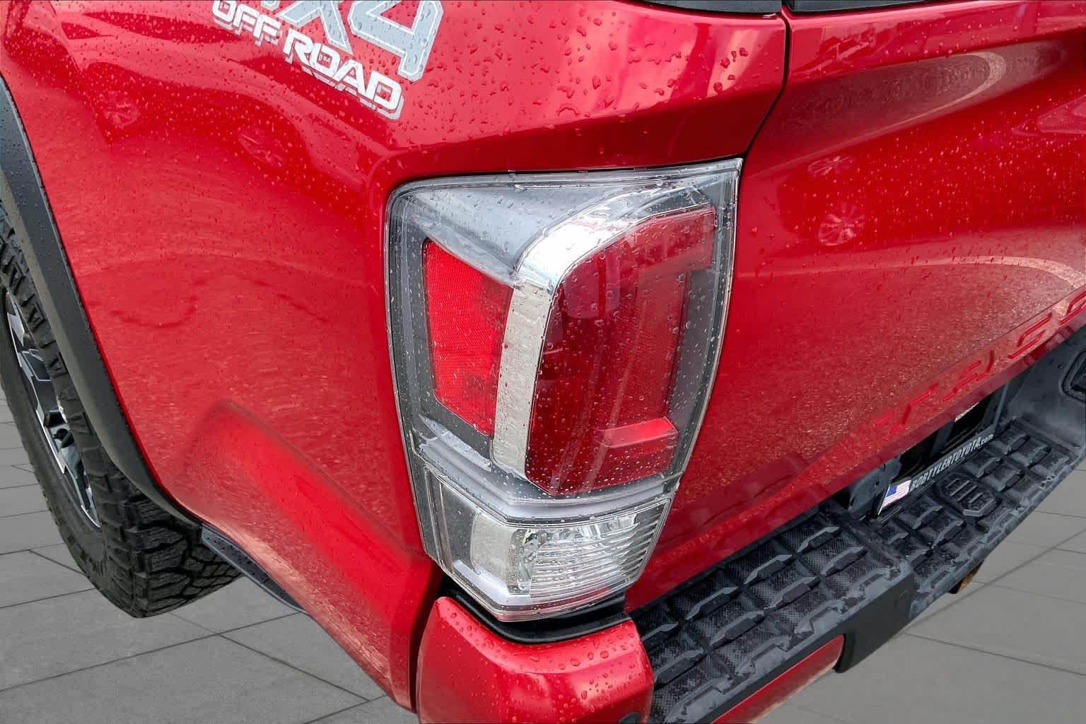 Used 2022 Toyota Tacoma TRD Off-Road w/ Technology Package AWD/4WD image 28