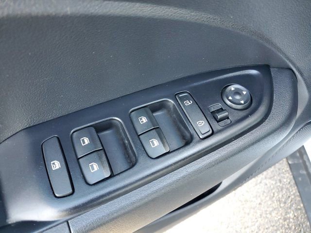 Used 2023 Hyundai Venue SE image 16