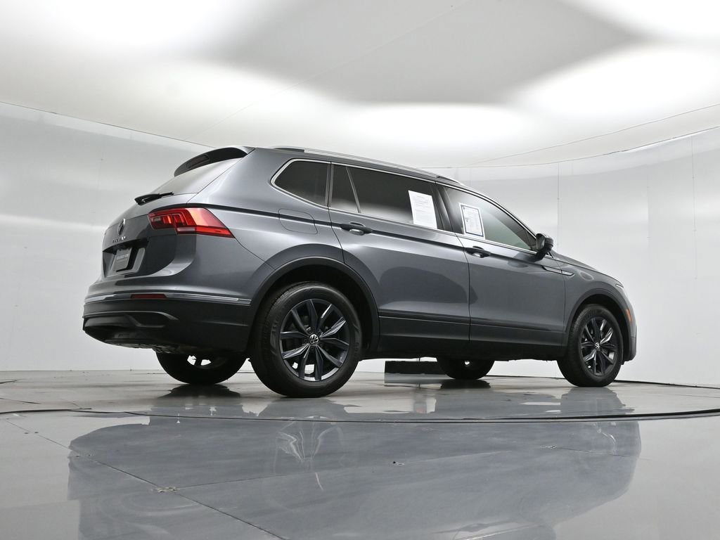 Used 2023 Volkswagen Tiguan SE w/ Panoramic Sunroof Package image 14