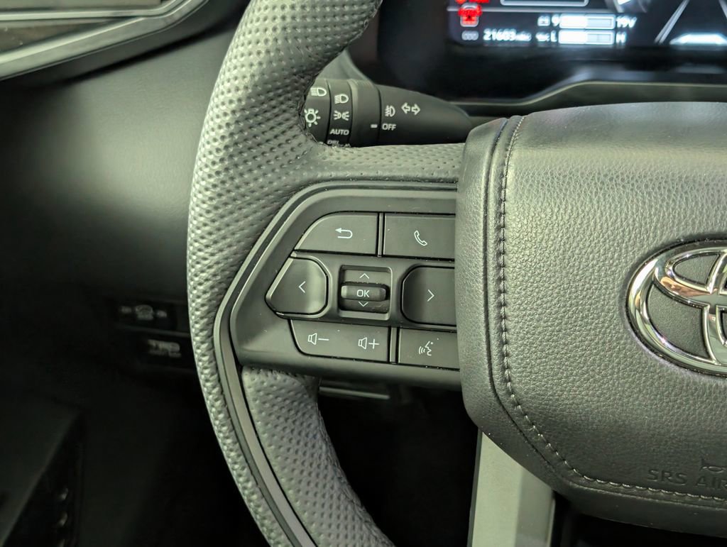 Used 2025 Toyota Sequoia TRD Pro AWD/4WD image 18