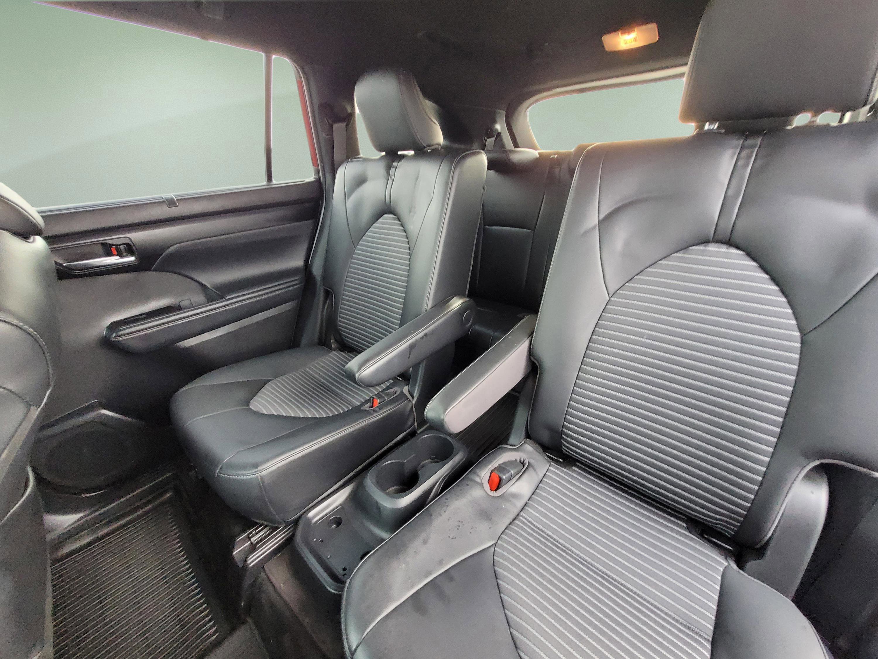 Used 2022 Toyota Highlander XSE image 19