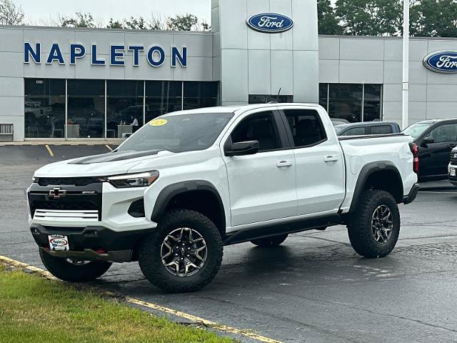 Used 2023 Chevrolet Colorado ZR2 w/ ZR2 Convenience Package III AWD/4WD image 2