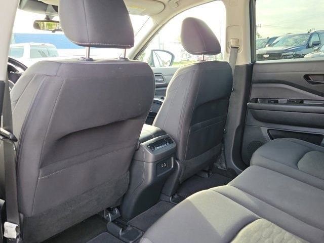 Used 2023 Nissan Pathfinder SV image 15