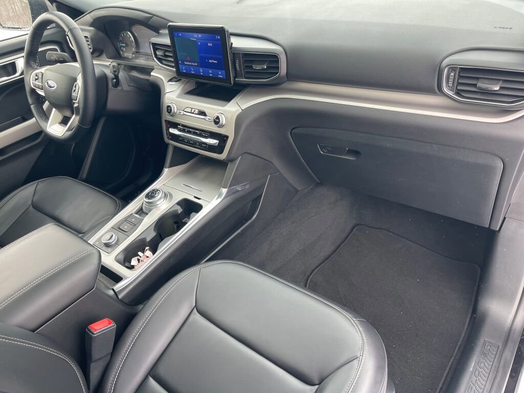 Certified 2022 Ford Explorer XLT w/ Equipment Group 202A image 28