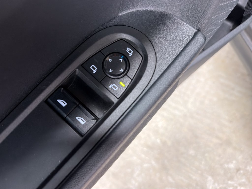 Used 2025 MINI Cooper 2-Door Hardtop FWD image 18