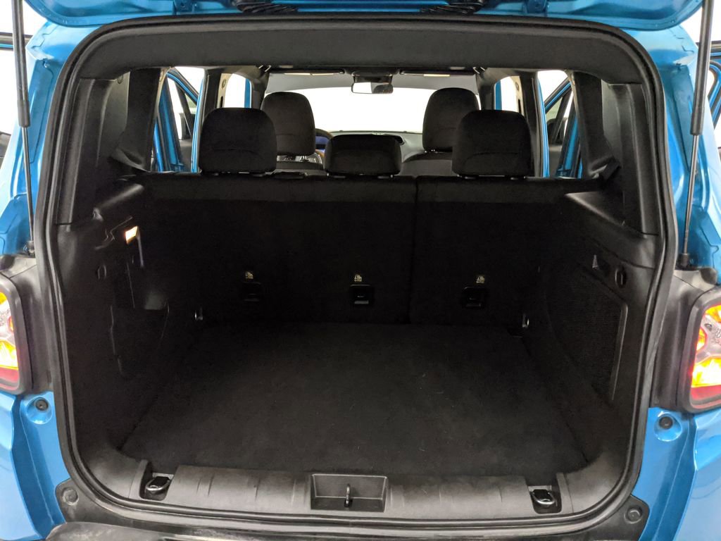 Used 2022 Jeep Renegade Altitude w/ Sun/Sound Group AWD/4WD image 20