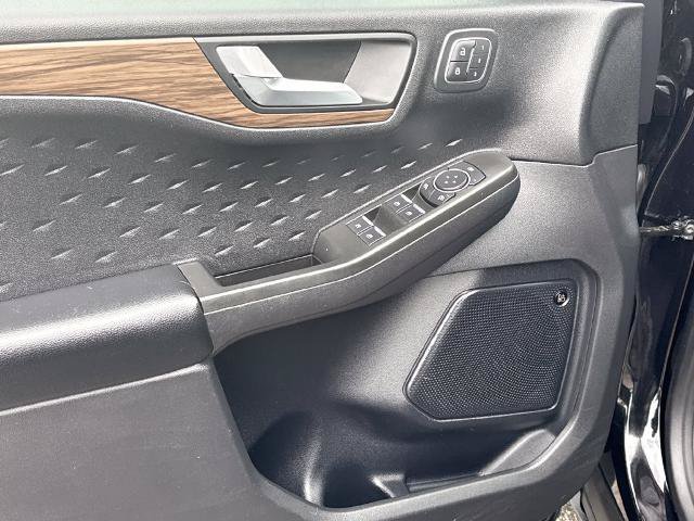Certified 2020 Ford Escape Titanium AWD/4WD image 19