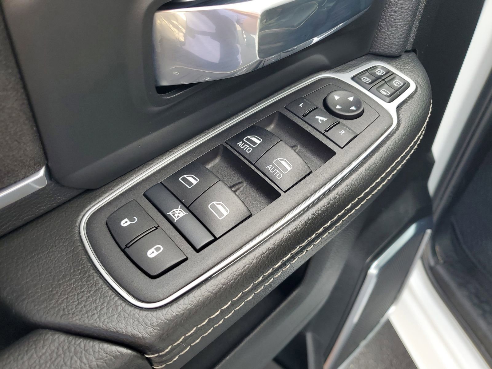 Used 2024 RAM 2500 Laramie w/ Safety Group image 16