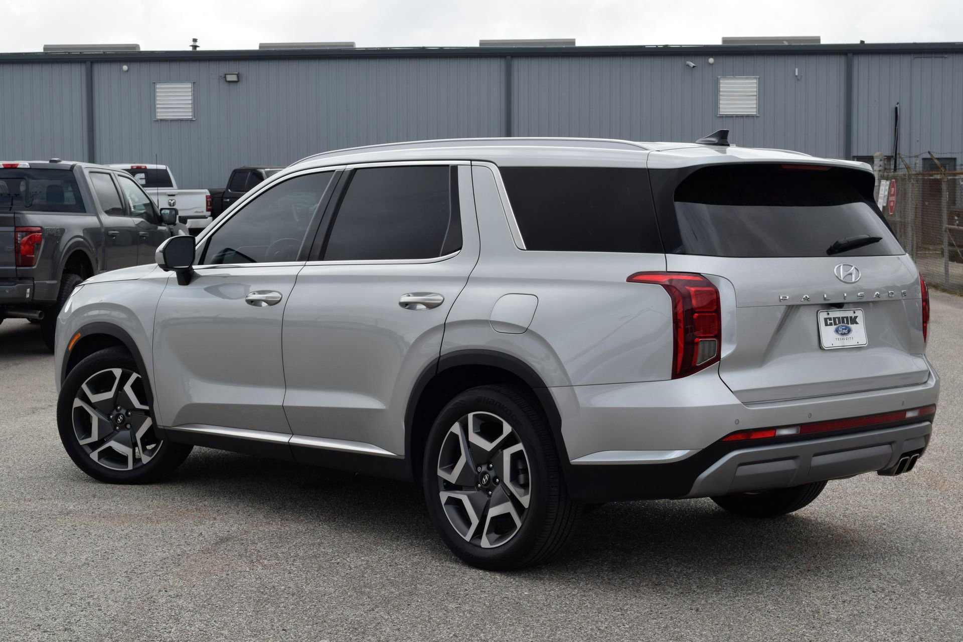 Used 2023 Hyundai Palisade Limited FWD image 4