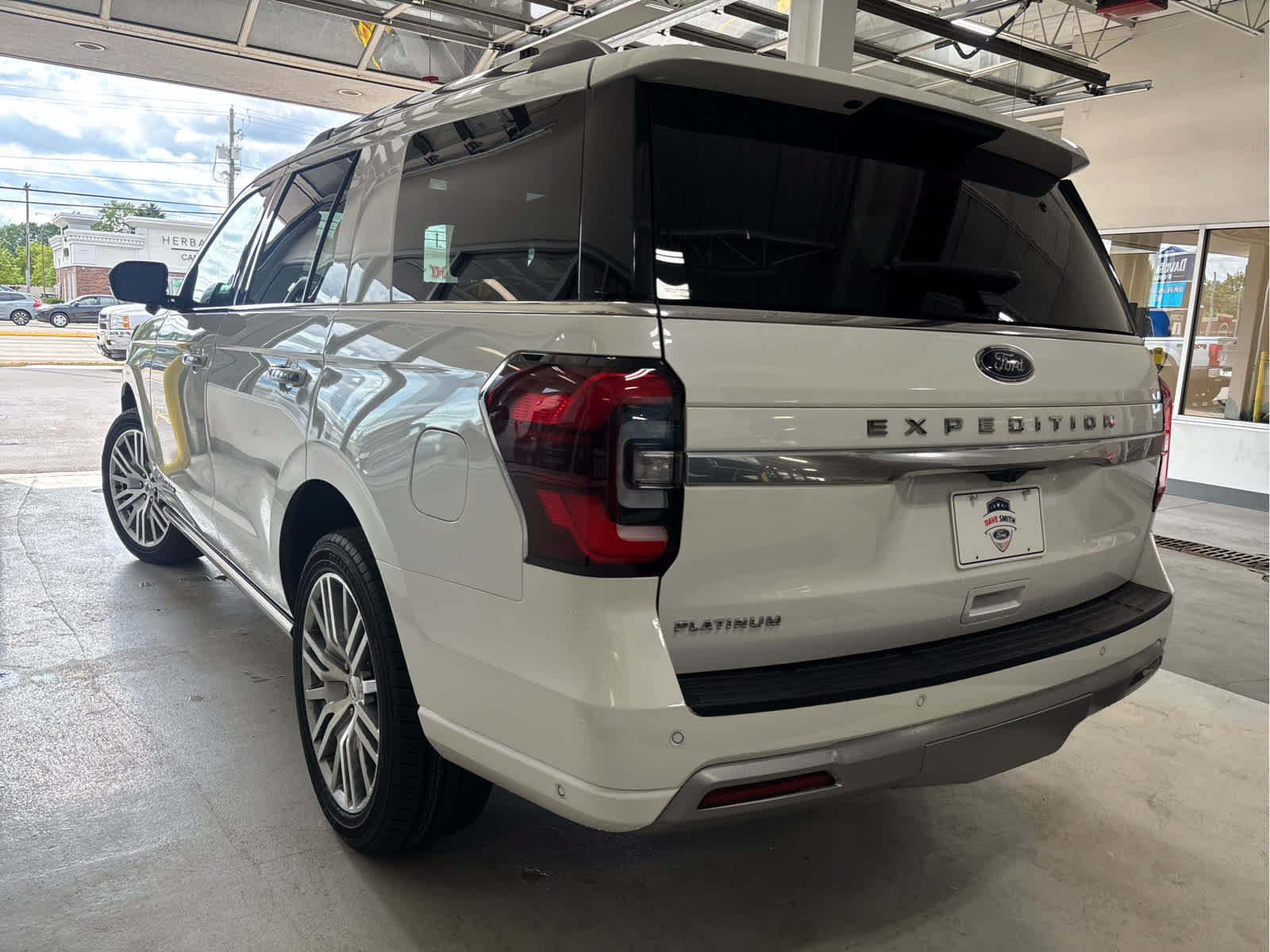 Certified 2024 Ford Expedition Platinum AWD/4WD image 6