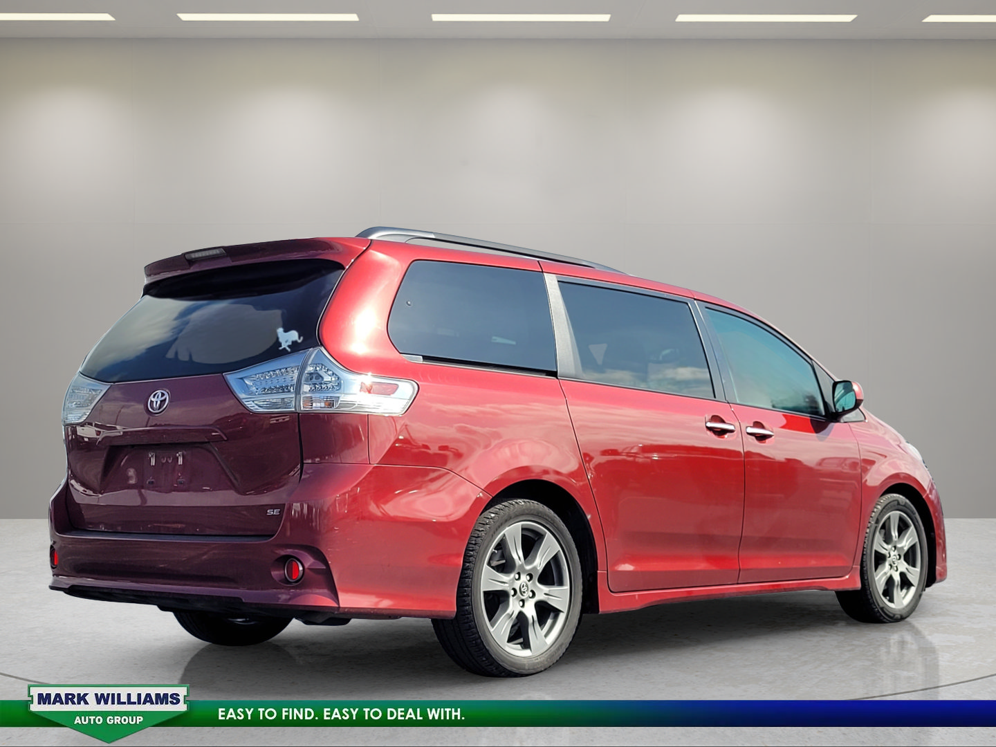 Used 2018 Toyota Sienna SE w/ SE Preferred Package FWD image 4