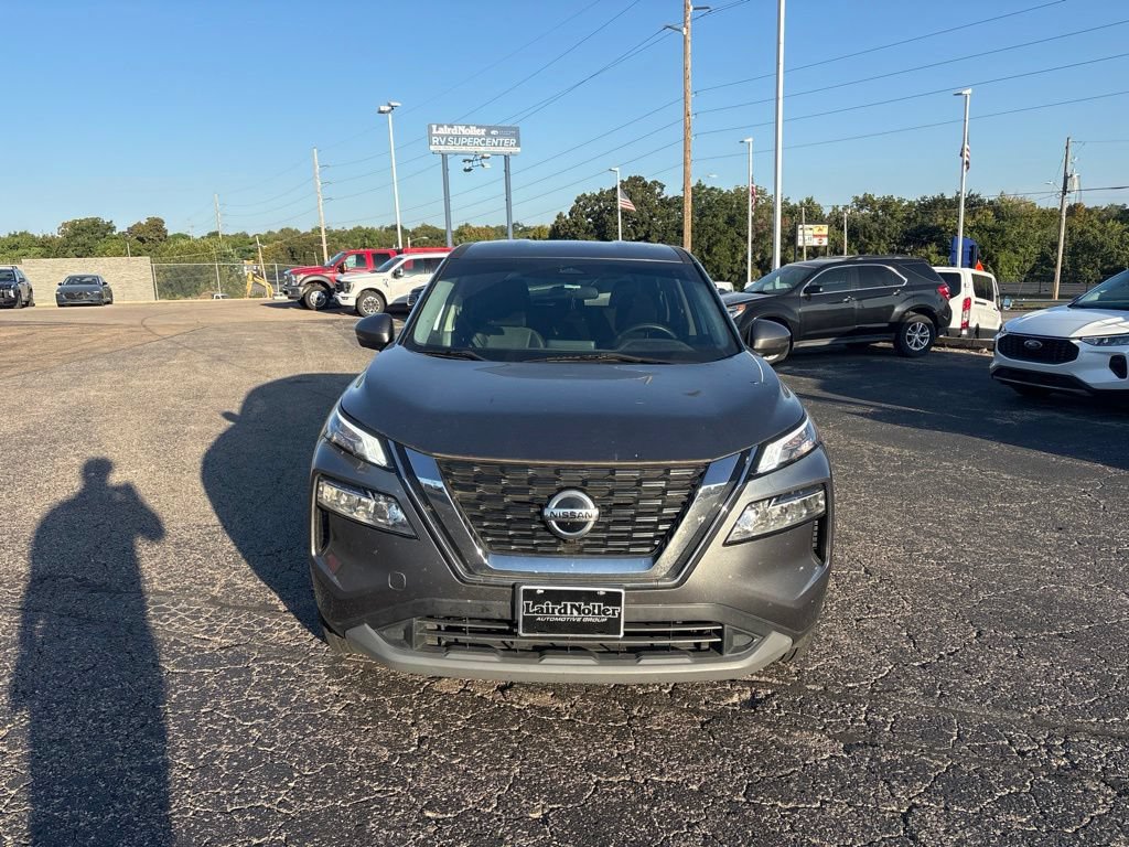 Used 2021 Nissan Rogue SV FWD image 2