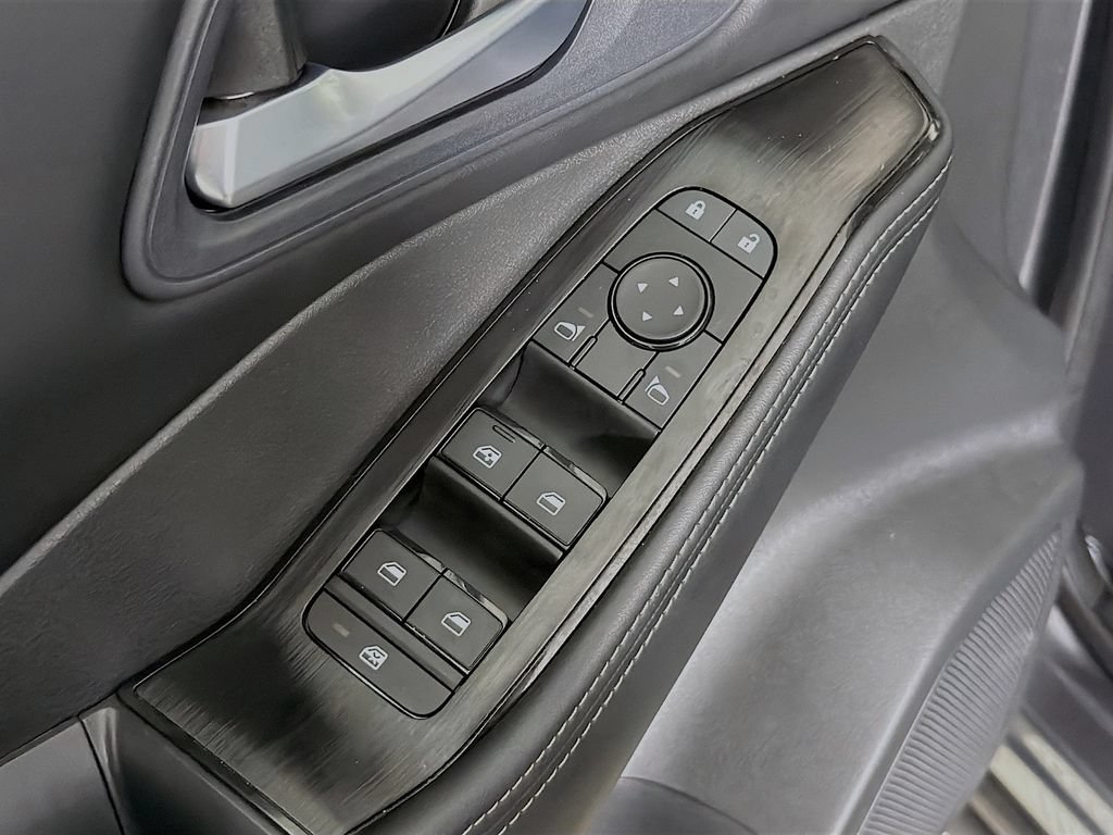 Used 2025 Nissan Rogue SV FWD image 21