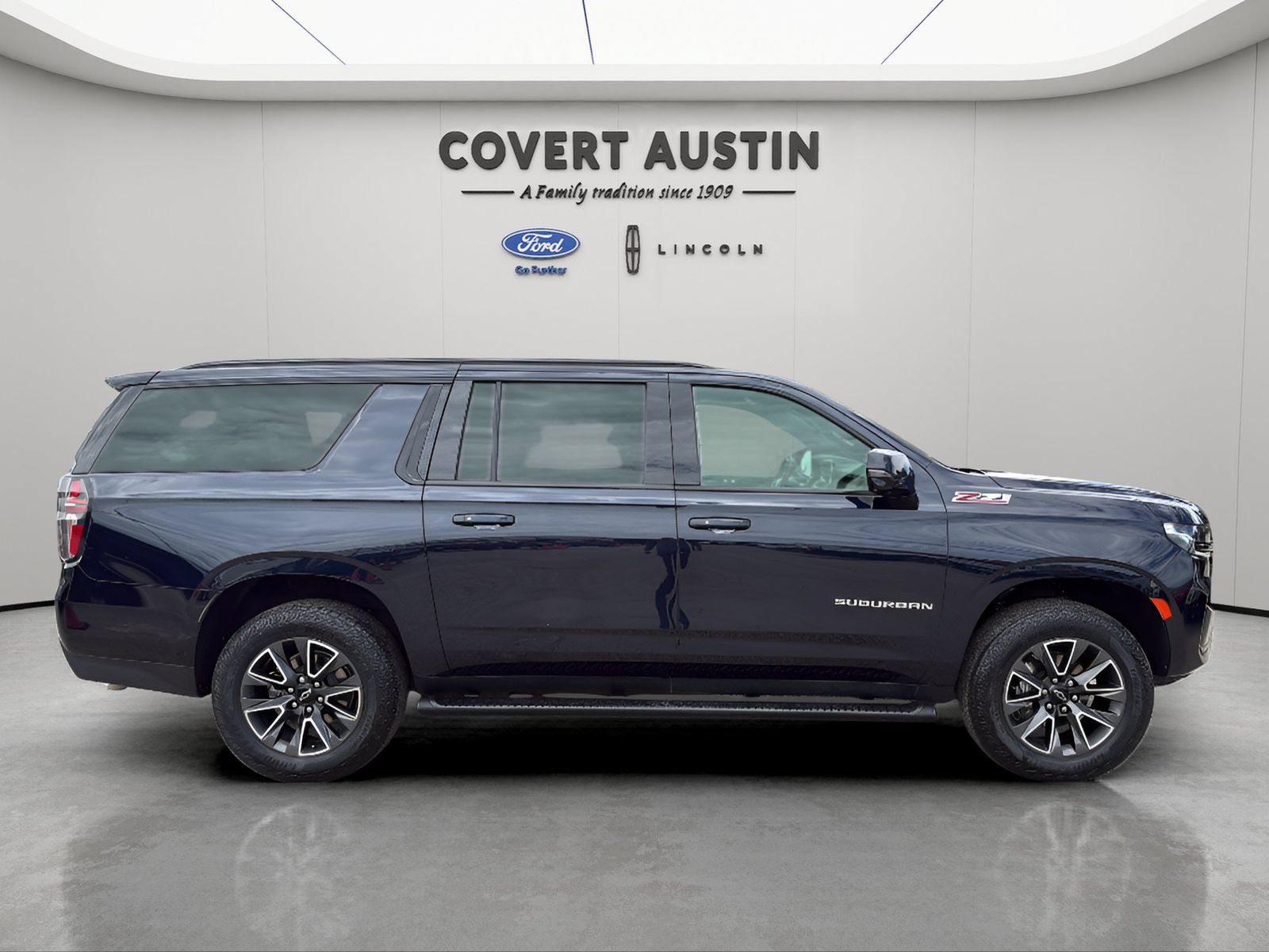 Used 2023 Chevrolet Suburban Z71 w/ Luxury Package AWD/4WD image 7