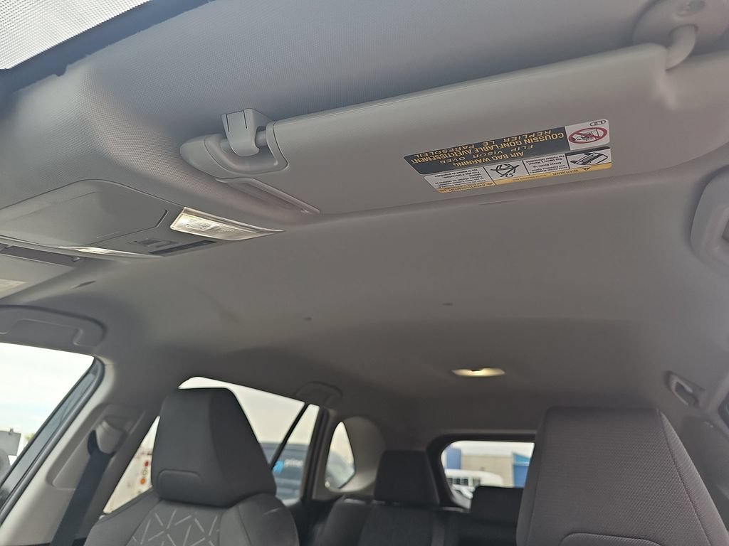 Used 2025 Toyota RAV4 XLE FWD image 28