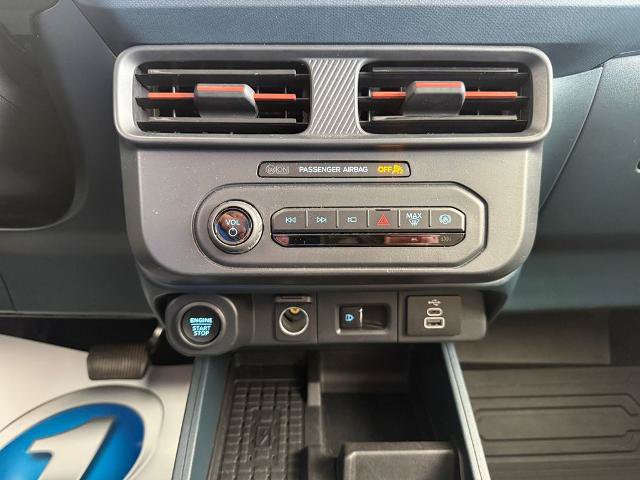 Certified 2025 Ford Maverick Lariat w/ 4K Tow Package AWD/4WD image 15