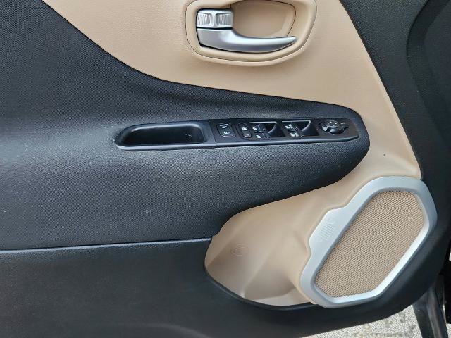 Used 2017 Jeep Renegade Latitude FWD image 23