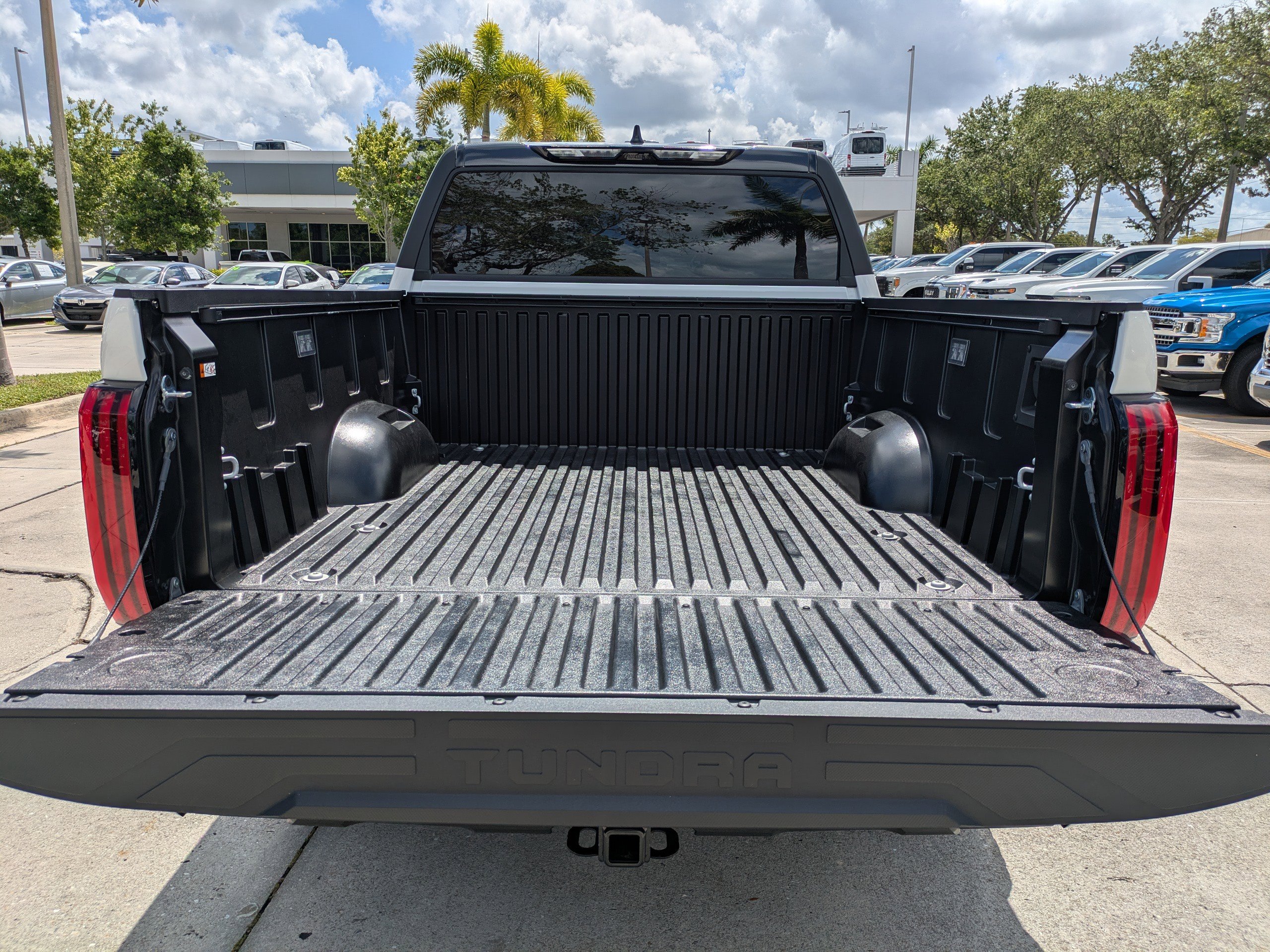 Used 2026 Toyota Tundra SR5 w/ SR5 Premium Package AWD/4WD image 13