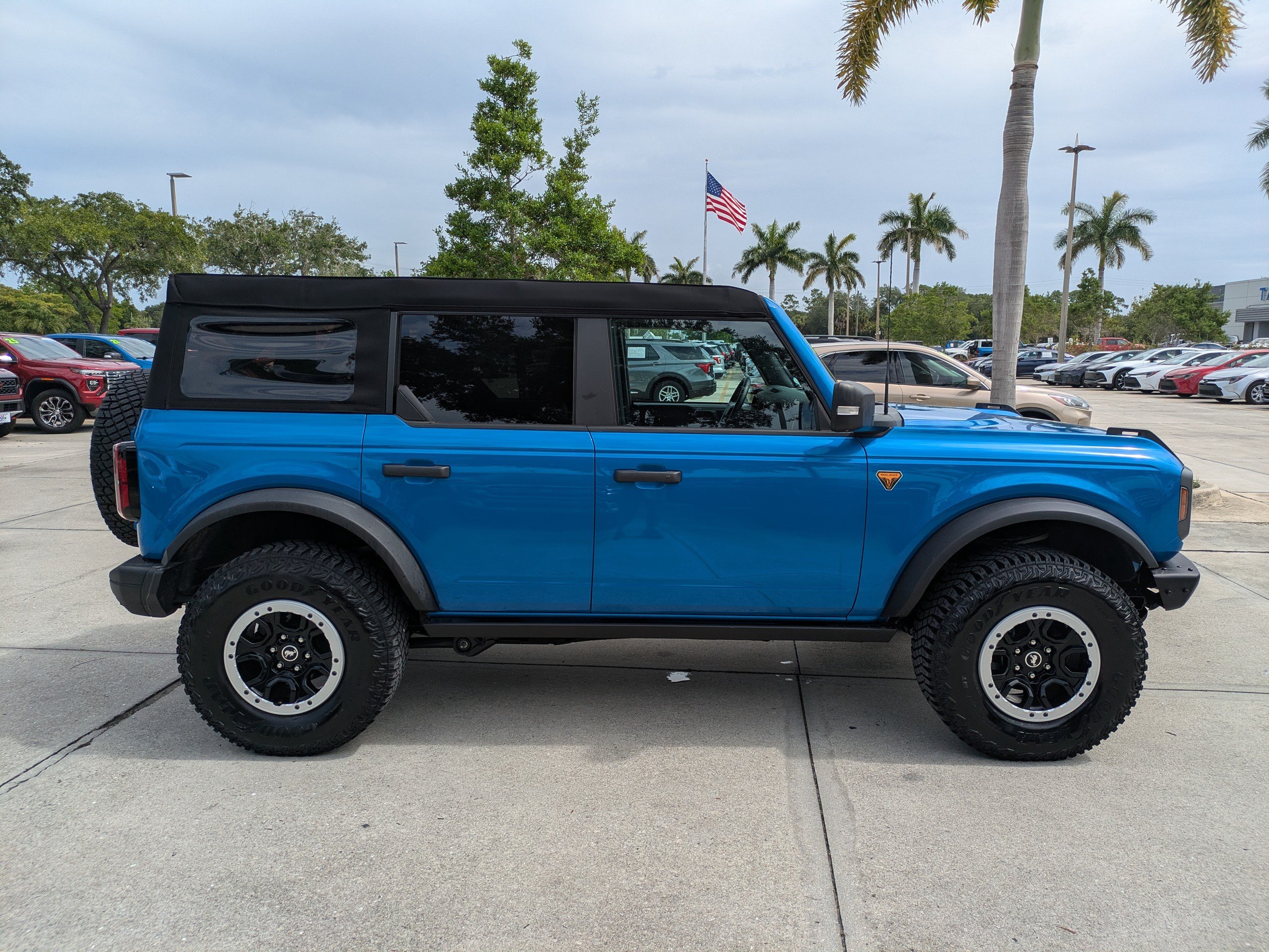 Certified 2024 Ford Bronco Badlands AWD/4WD image 3