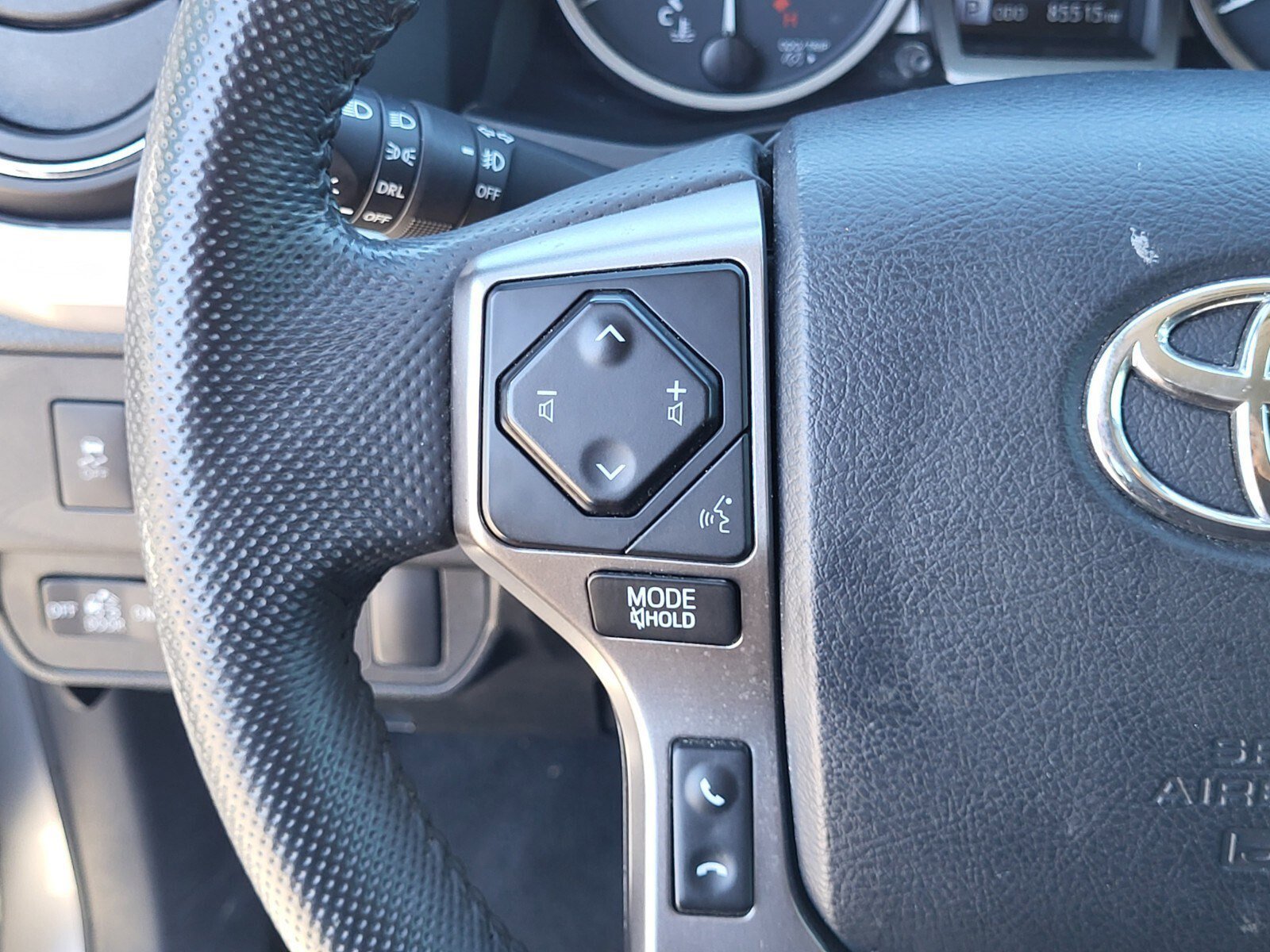 Used 2020 Toyota Tacoma SR5 w/ SR5 Appearance Package (SM) image 26