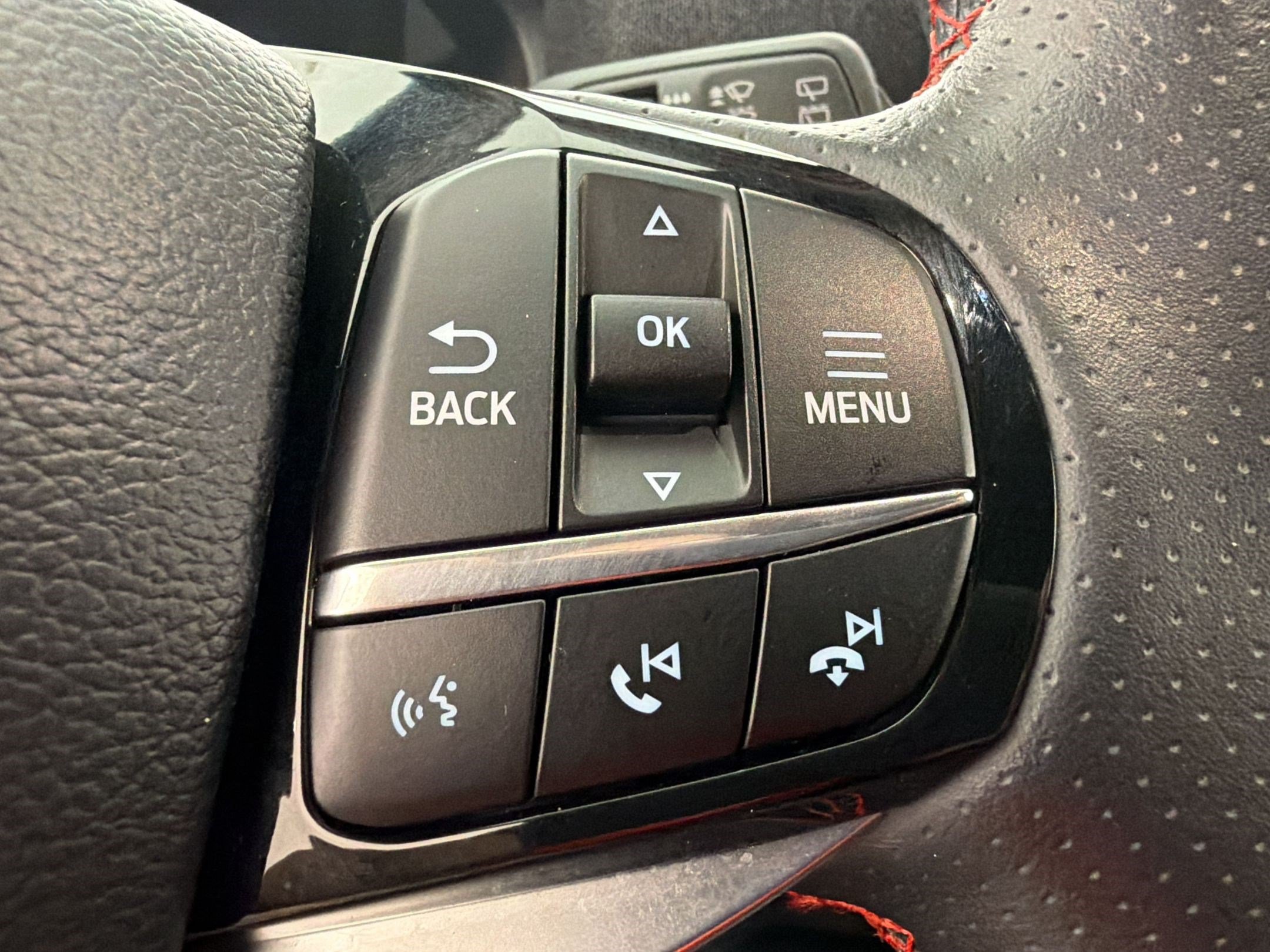 Certified 2025 Ford Explorer ST-Line w/ ST-Line Street Pack AWD/4WD image 18