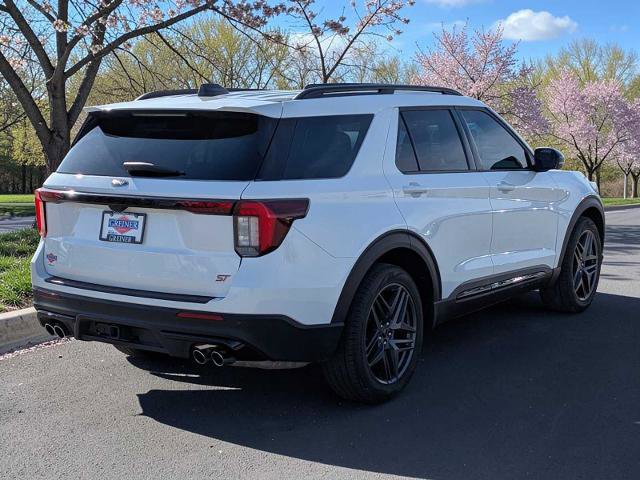 Certified 2025 Ford Explorer ST AWD/4WD image 4
