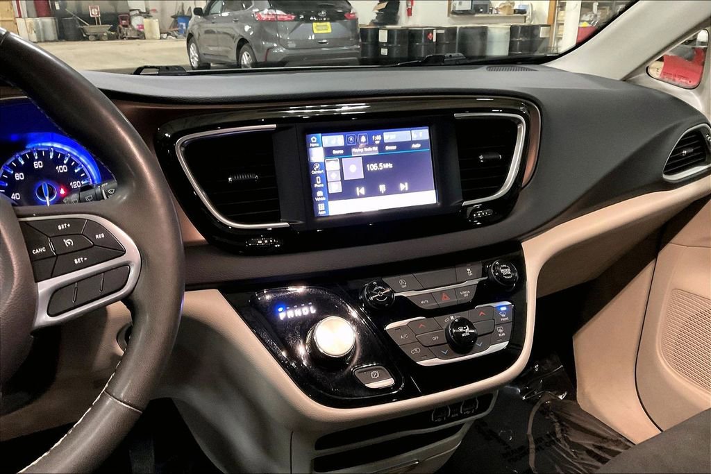 Used 2024 Chrysler Voyager LX image 6