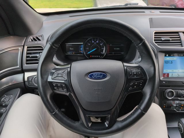 Certified 2018 Ford Explorer XLT w/ Equipment Group 202A AWD/4WD image 30