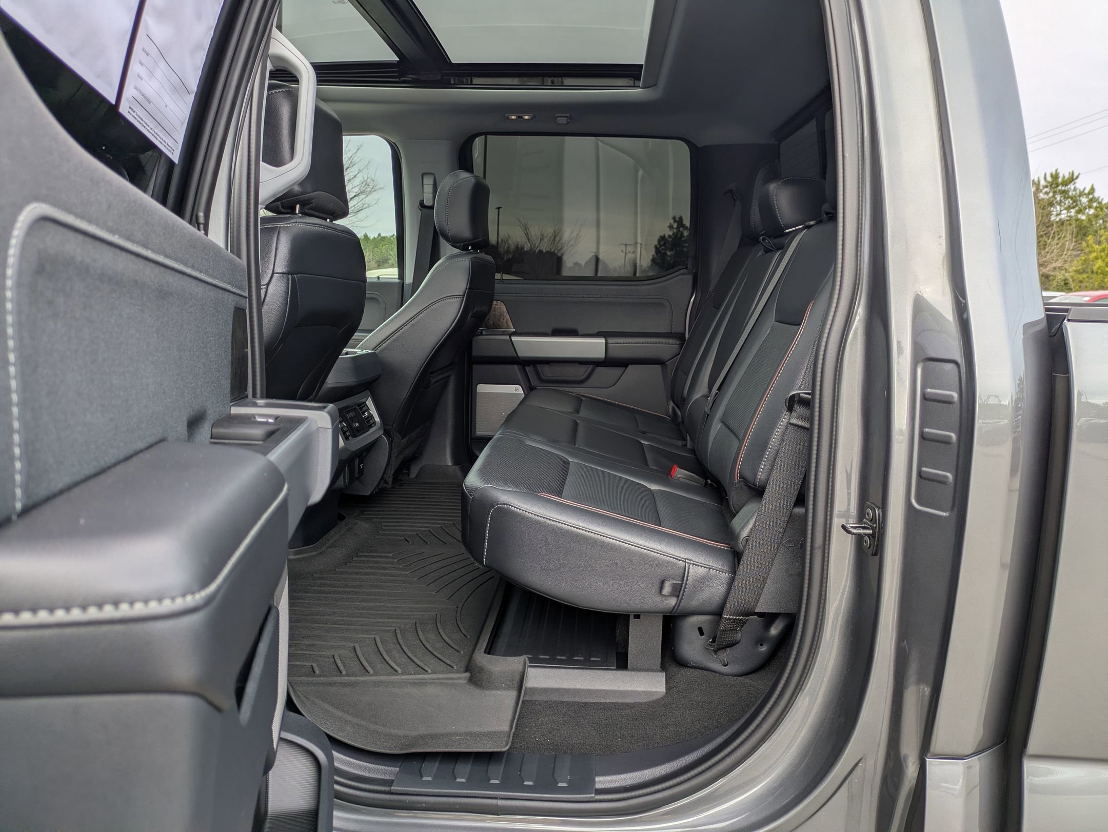 Certified 2024 Ford F250 Lariat w/ Lariat Ultimate Package image 32