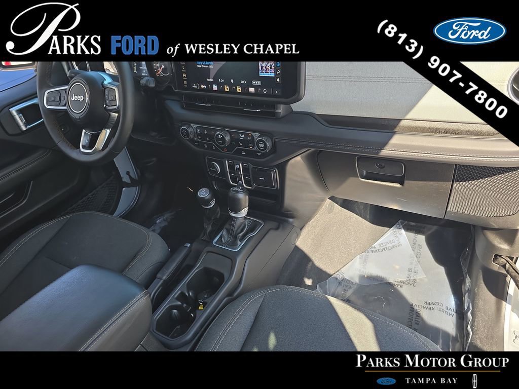 Used 2024 Jeep Wrangler Sahara image 9
