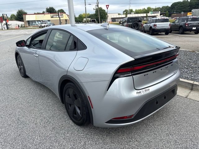 Used 2025 Toyota Prius LE FWD image 6